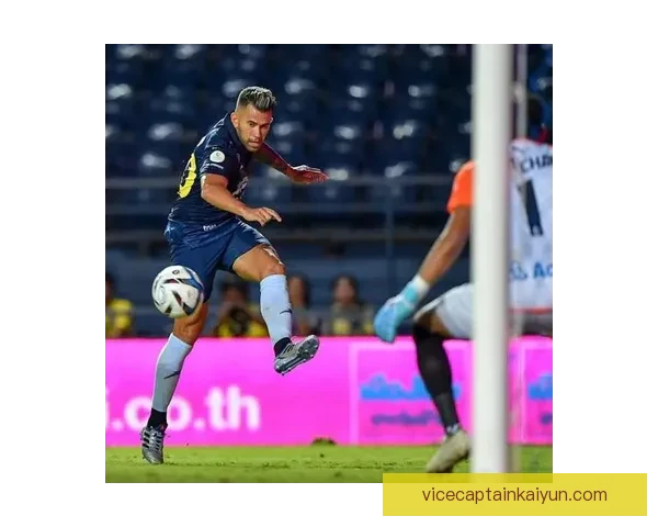 泰国队再度问鼎泰超冠军，球队状态回暖势头明显。