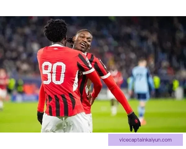 足球明星球员正迎来状态回暖，近期表现备受关注。