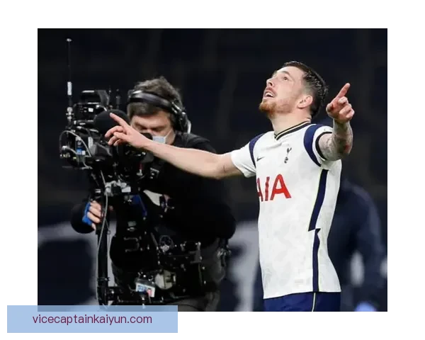 霍伊别尔防守能力持续提升，成为球队中场稳定屏障。